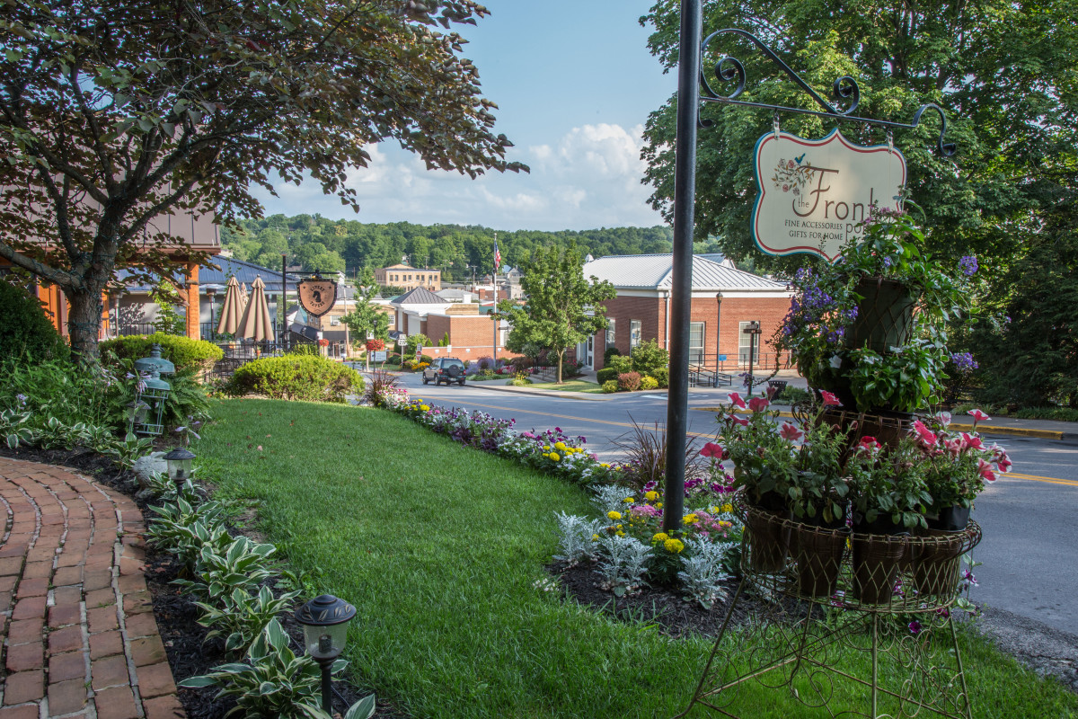 LewisburgFlowers7253w1200 Lewisburg United Methodist Church